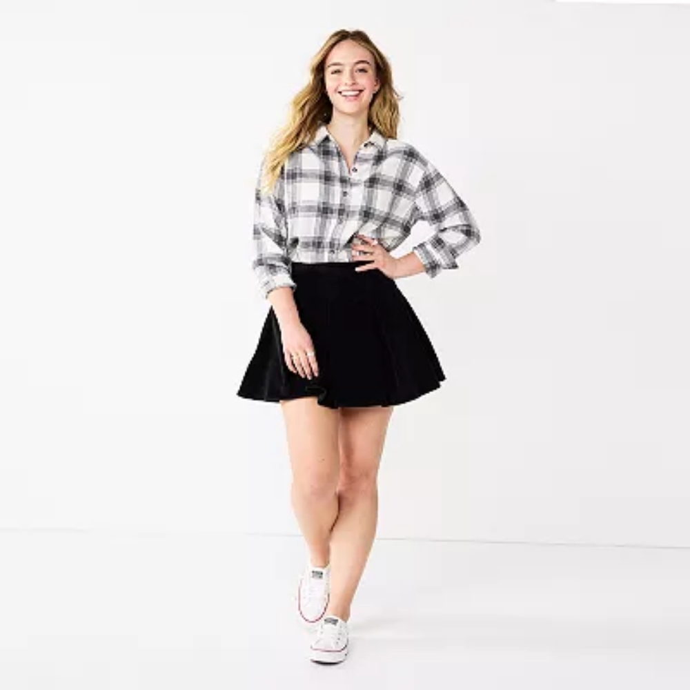 Juniors' SO Pleated High-Rise Corduroy Mini Skirt Cream / White - Picture 7 of 7